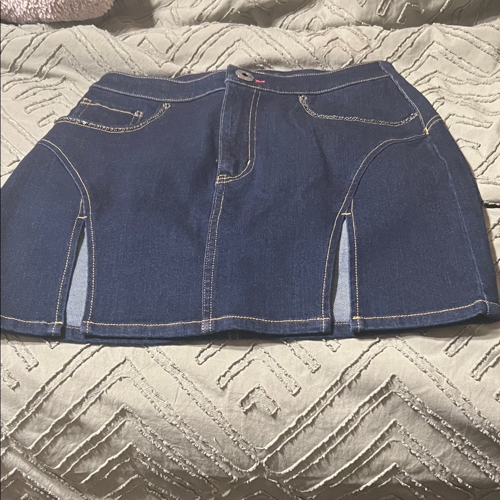 Apple Bottoms Dark Blue Denim Mini Skirt with Front Slits/ No Tags never worn